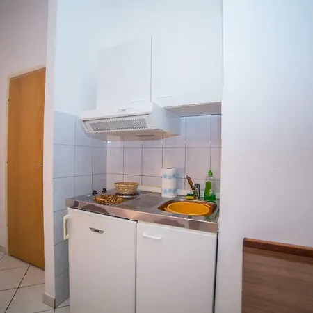 Ina Casa de hóspedes Povlja (Brac)