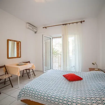 Guest house Ina *